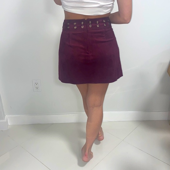 BCBG MAXAZRIA SUEDE BURGUNDY SKIRT Sz Medium - Picture 3 of 5